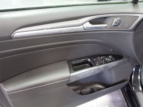 Used 2014 Ford Fusion Titanium FWD image 18