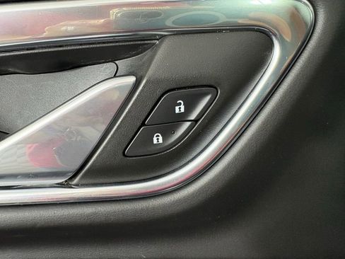 Used 2023 Chevrolet Suburban Premier RWD image 16