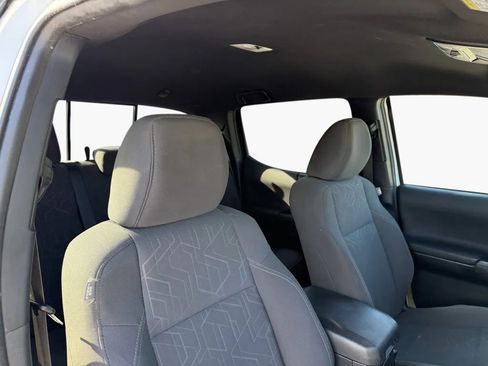 Used 2017 Toyota Tacoma TRD Off-Road w/ Tow Package image 27