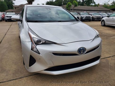 Used 2018 Toyota Prius Two w/ Prius Two Safety Plus Package FWD image 4