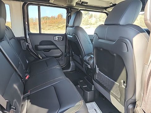New 2026 Jeep Wrangler Unlimited Sahara AWD/4WD image 15
