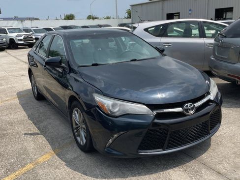 Used 2017 Toyota Camry SE FWD image 3
