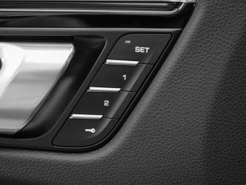 Used 2025 Porsche Macan image 25