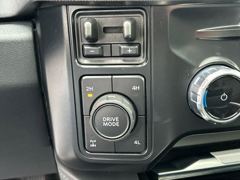 Certified 2025 Ford F350 Platinum image 39