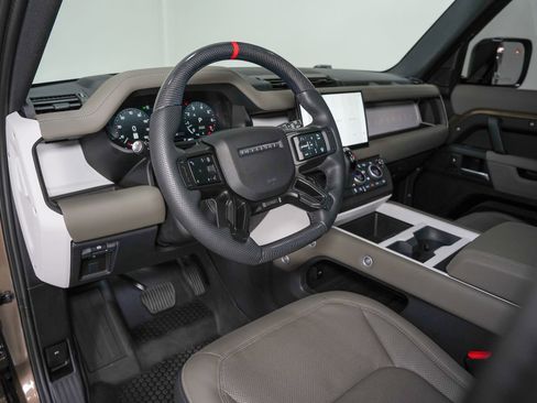 Used 2025 Land Rover Defender 110 X-Dynamic SE image 11