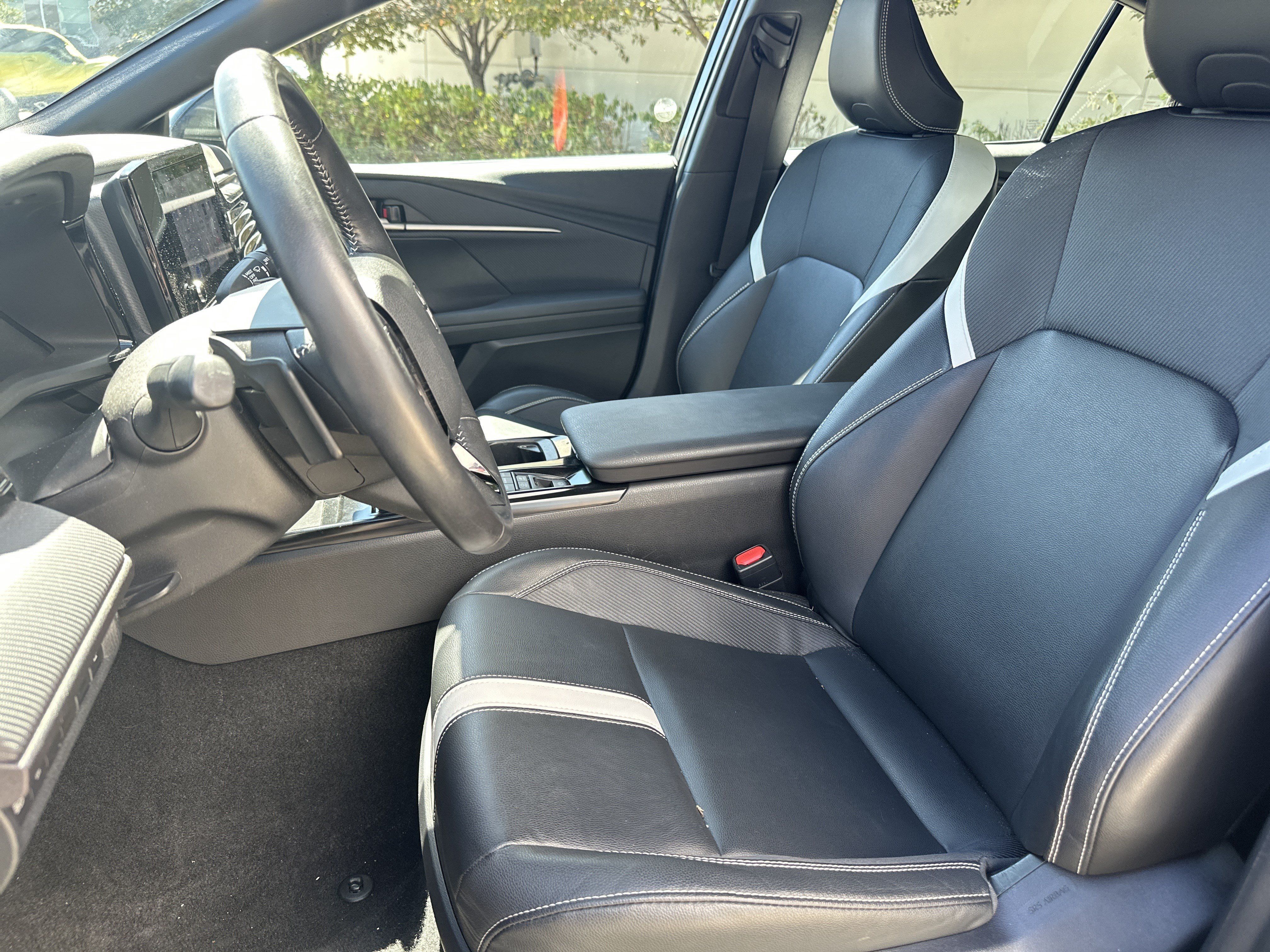 Used 2025 Toyota Camry SE w/ Convenience Package FWD image 15