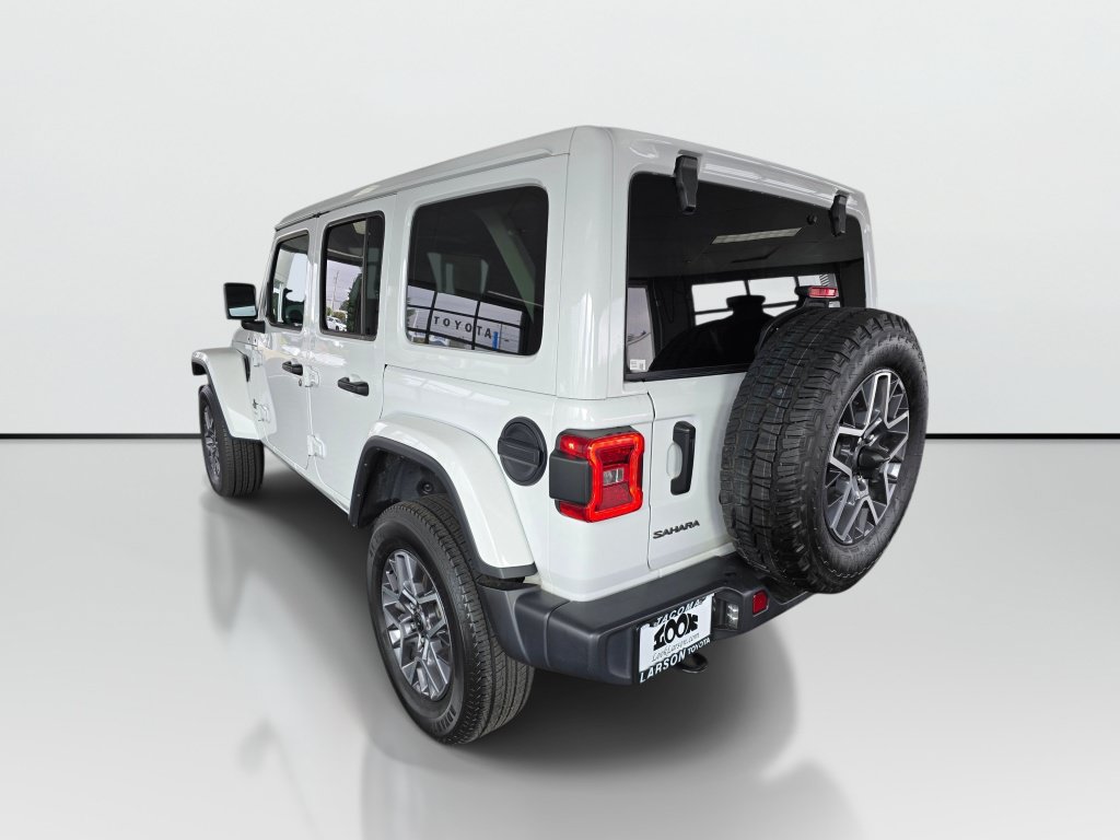 Used 2025 Jeep Wrangler Unlimited Sahara AWD/4WD image 3