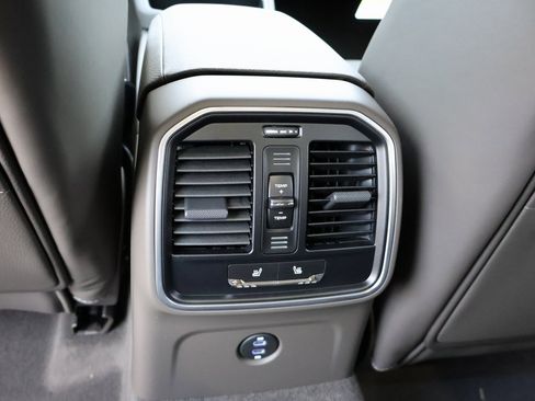 New 2025 Porsche Macan image 21