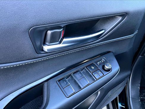 Certified 2024 Toyota Venza LE image 31