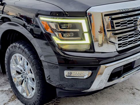 Used 2021 Nissan Titan SL w/ Moonroof Package image 8