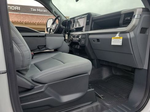 New 2025 Ford F550 4x4 Regular Cab Super Duty image 16