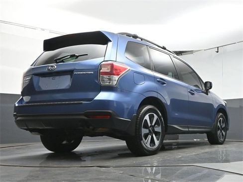 Used 2018 Subaru Forester 2.5i Premium w/ All-Weather Package image 38
