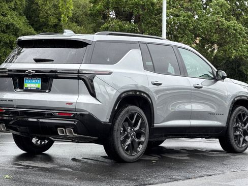 Used 2026 Chevrolet Traverse RS image 3