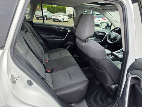 Used 2019 Toyota RAV4 XLE FWD image 13