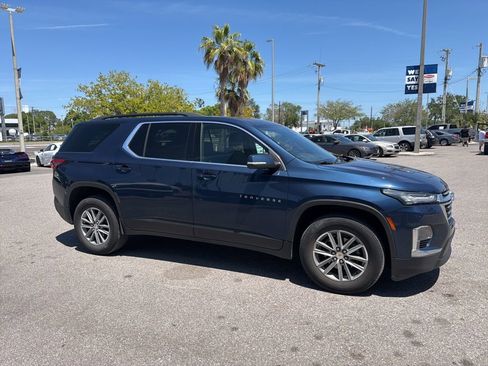Used 2023 Chevrolet Traverse LT image 3