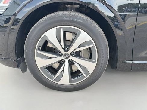 Used 2024 Audi Q8 e-tron Premium Plus w/ Premium Plus Package AWD/4WD image 40