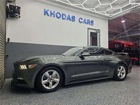 Used 2016 Ford Mustang Coupe RWD image 2
