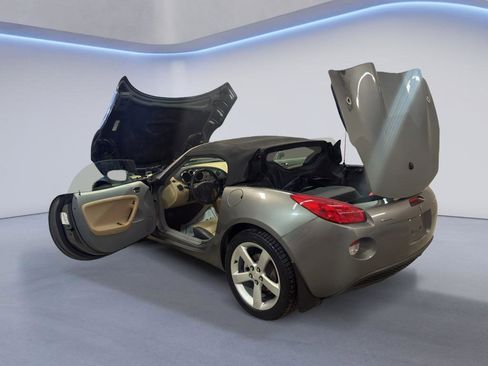 Used 2006 Pontiac Solstice Convertible w/ Premium Package image 10