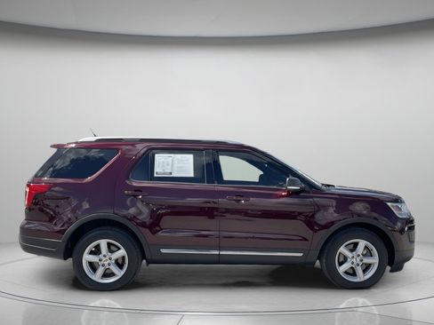 Used 2019 Ford Explorer XLT w/ Equipment Group 202A FWD image 2