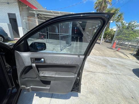 Used 2011 Ford Focus SES FWD image 16