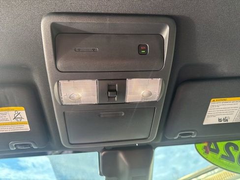 Used 2024 Nissan Frontier PRO-4X w/ Technology Package image 13