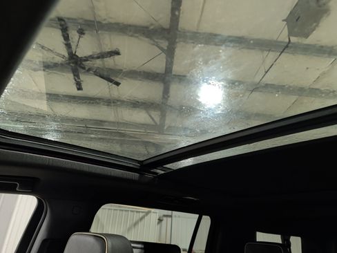 Used 2023 GMC Yukon XL SLT w/ SLT Premium Package image 14