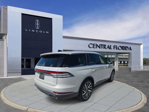 Used 2025 Lincoln Aviator Reserve w/ Equipment Group 201A image 3