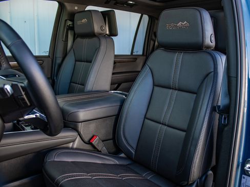 Used 2025 Chevrolet Suburban High Country image 18