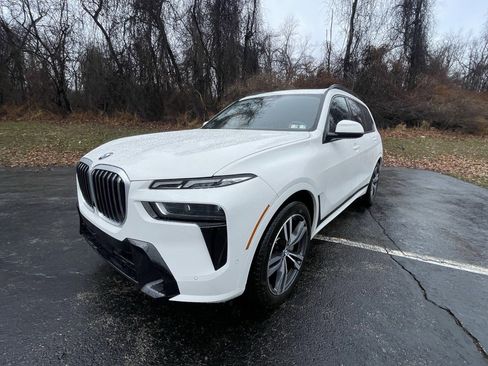 Used 2025 BMW X7 xDrive40i w/ M Sport Package image 8