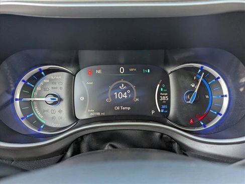 Used 2023 Chrysler Pacifica Touring-L image 9