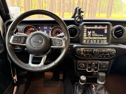 Used 2022 Jeep Gladiator Overland AWD/4WD image 3