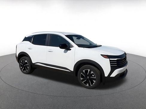 Used 2026 Nissan Kicks SV w/ Cold Weather Package AWD/4WD image 2