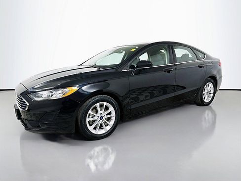 Used 2020 Ford Fusion SE image 3