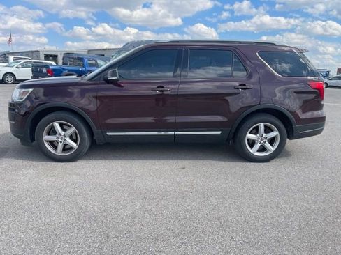 Used 2019 Ford Explorer XLT w/ Equipment Group 202A FWD image 2