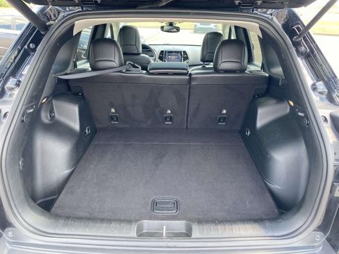 Used 2019 Jeep Cherokee Limited AWD/4WD image 9