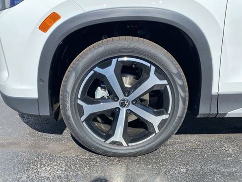 New 2025 Volkswagen Tiguan SE FWD image 22