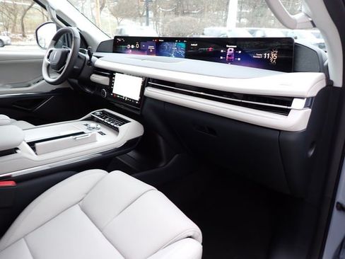 New 2025 Lincoln Navigator Reserve AWD/4WD image 19