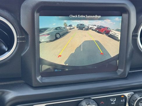 Used 2022 Jeep Wrangler Unlimited Sahara w/ Cold Weather Group image 14