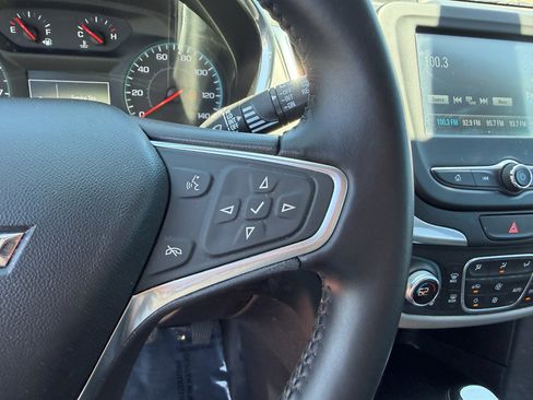 Used 2018 Chevrolet Equinox LT FWD image 13