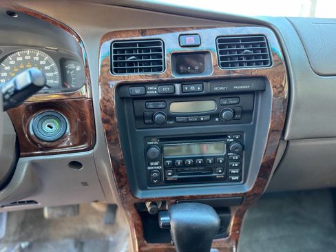 Used 2000 Toyota 4Runner Limited image 23