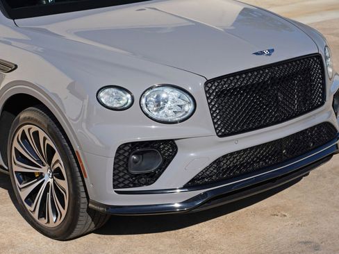 Used 2022 Bentley Bentayga AWD/4WD image 64