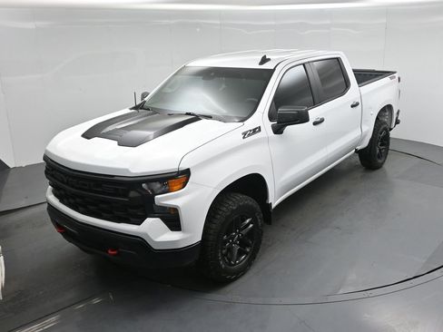 Used 2024 Chevrolet Silverado 1500 Custom Trail Boss w/ LPO, Dark Essentials Package image 37