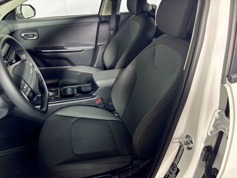 Used 2025 Kia K4 LXS image 11