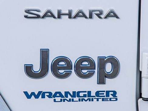 Used 2022 Jeep Wrangler Unlimited Sahara w/ Cold Weather Group image 18