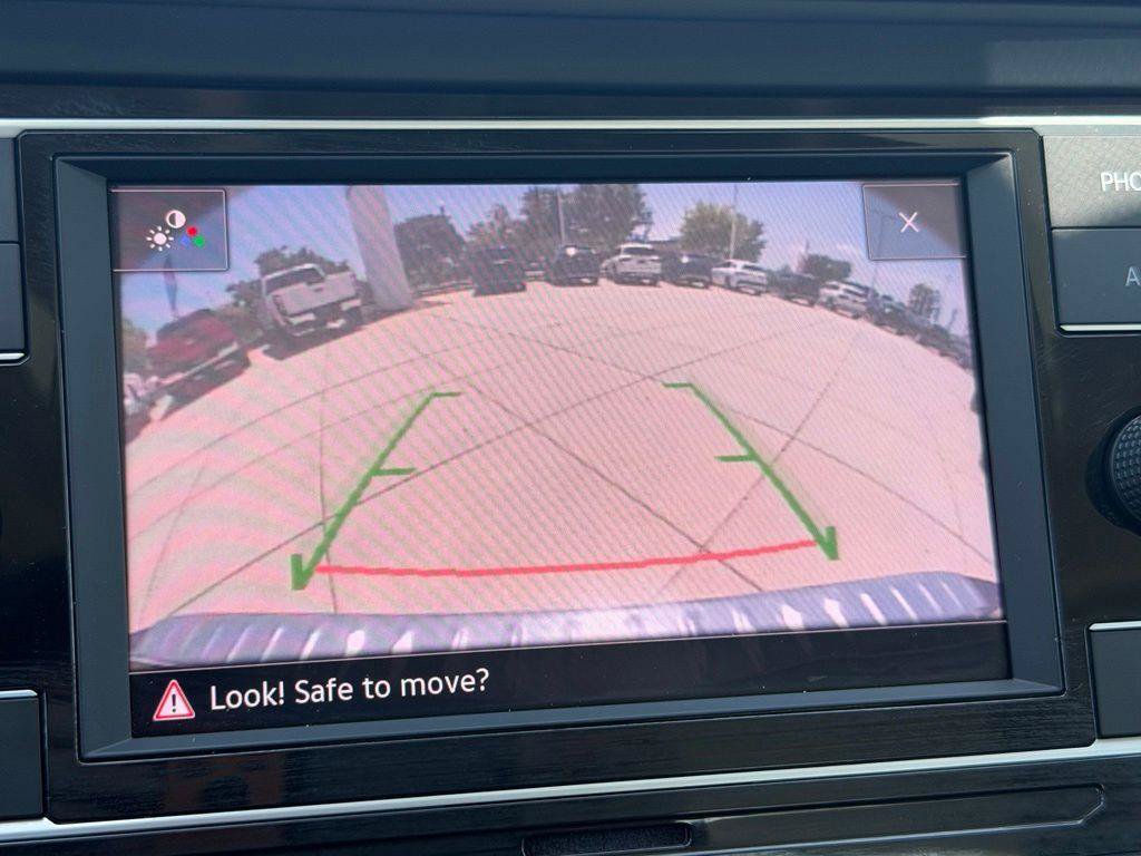 Used 2023 Volkswagen Jetta SE w/ Panoramic Sunroof Package FWD image 19