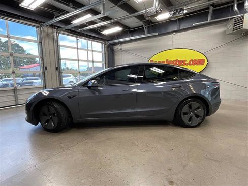 Used 2023 Tesla Model 3 Standard Range RWD image 2