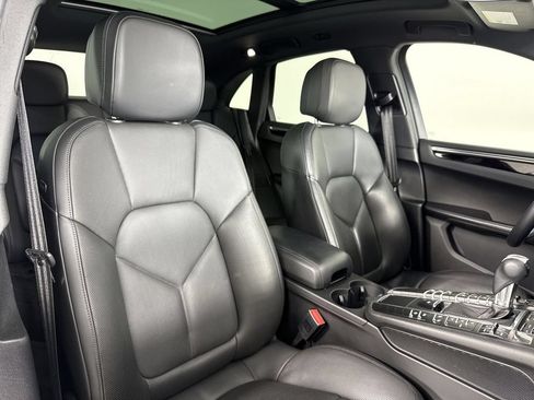 Certified 2020 Porsche Macan AWD/4WD image 23