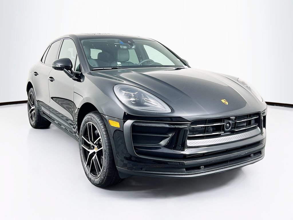 Certified 2026 Porsche Macan AWD/4WD image 7