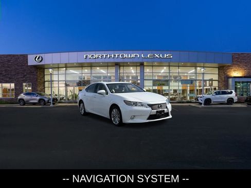 Used 2013 Lexus ES 350 350 w/ Luxury Pkg image 3