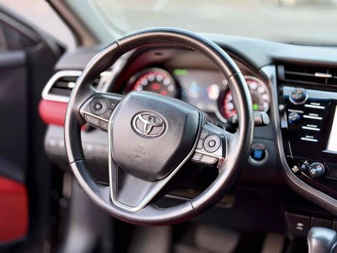 Used 2018 Toyota Camry XSE FWD image 19